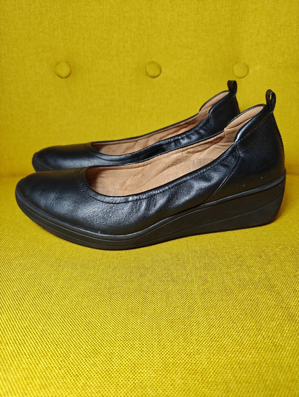 VIONIC Jacey Leather Wedge Shoes in Black Orthotic Rounded Toe Women's Size 7.5